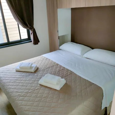 Campsite Garda Di Vino Agricamping & Wine Shop Lazise Ronchi (Veneto)